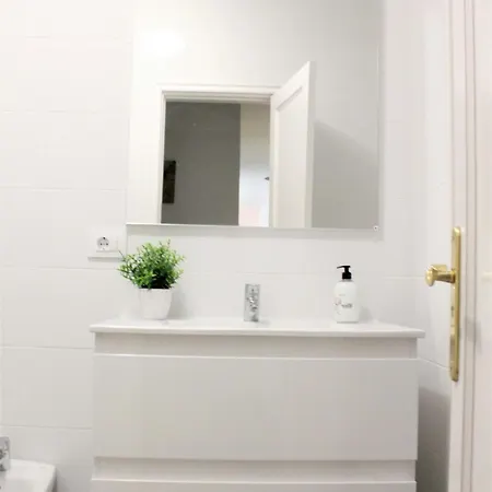 Apartment 3 Bd By The Sea
